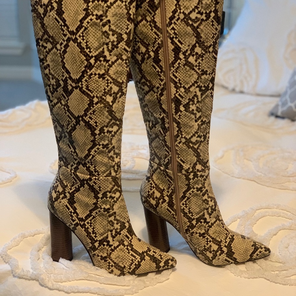 Elegant Snakeskin Heeled Boots